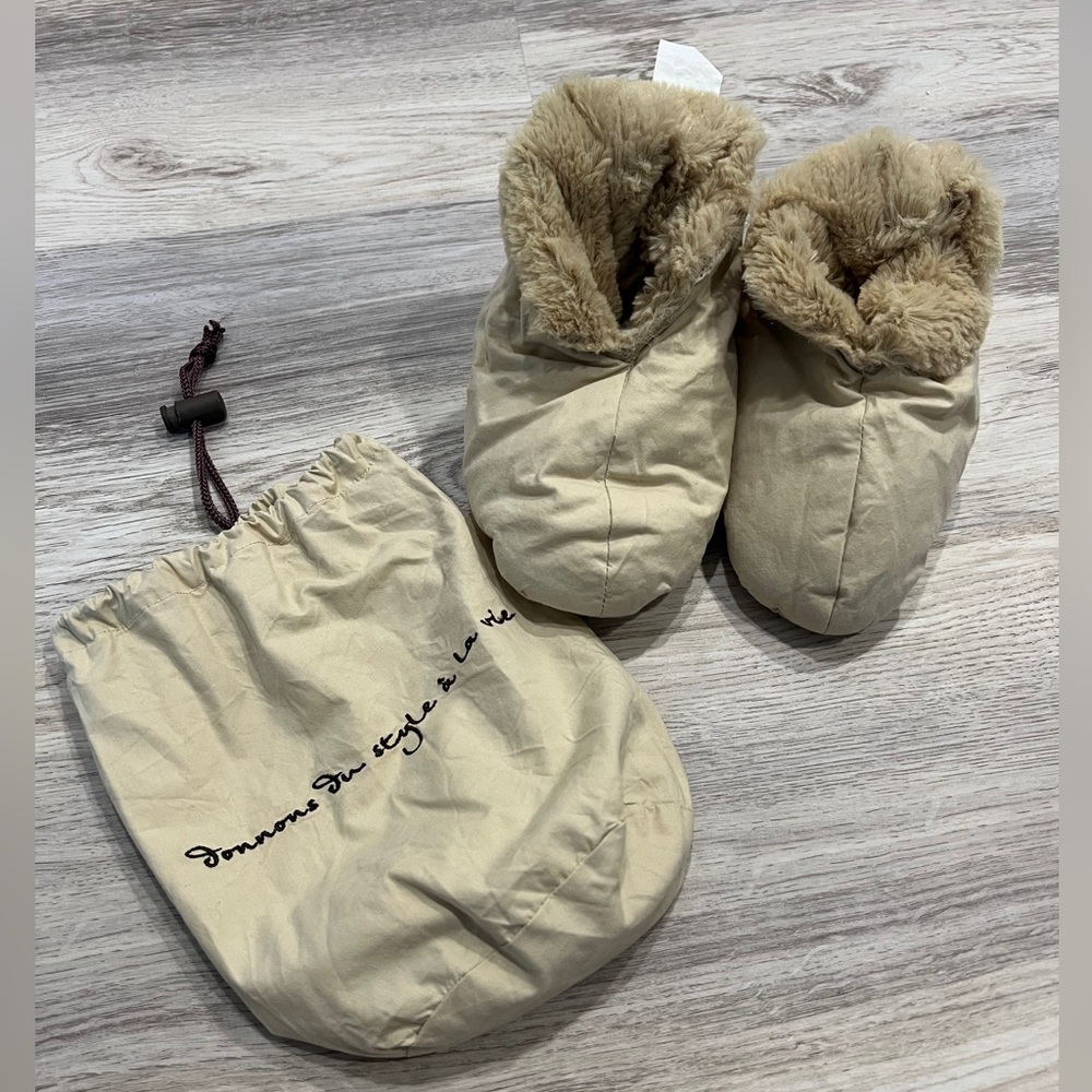 Kids slippers size L/XL 
New never worn